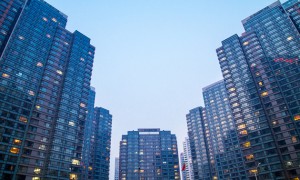楼市难“入夏”：超15城调控收紧 政策寻求平衡对冲